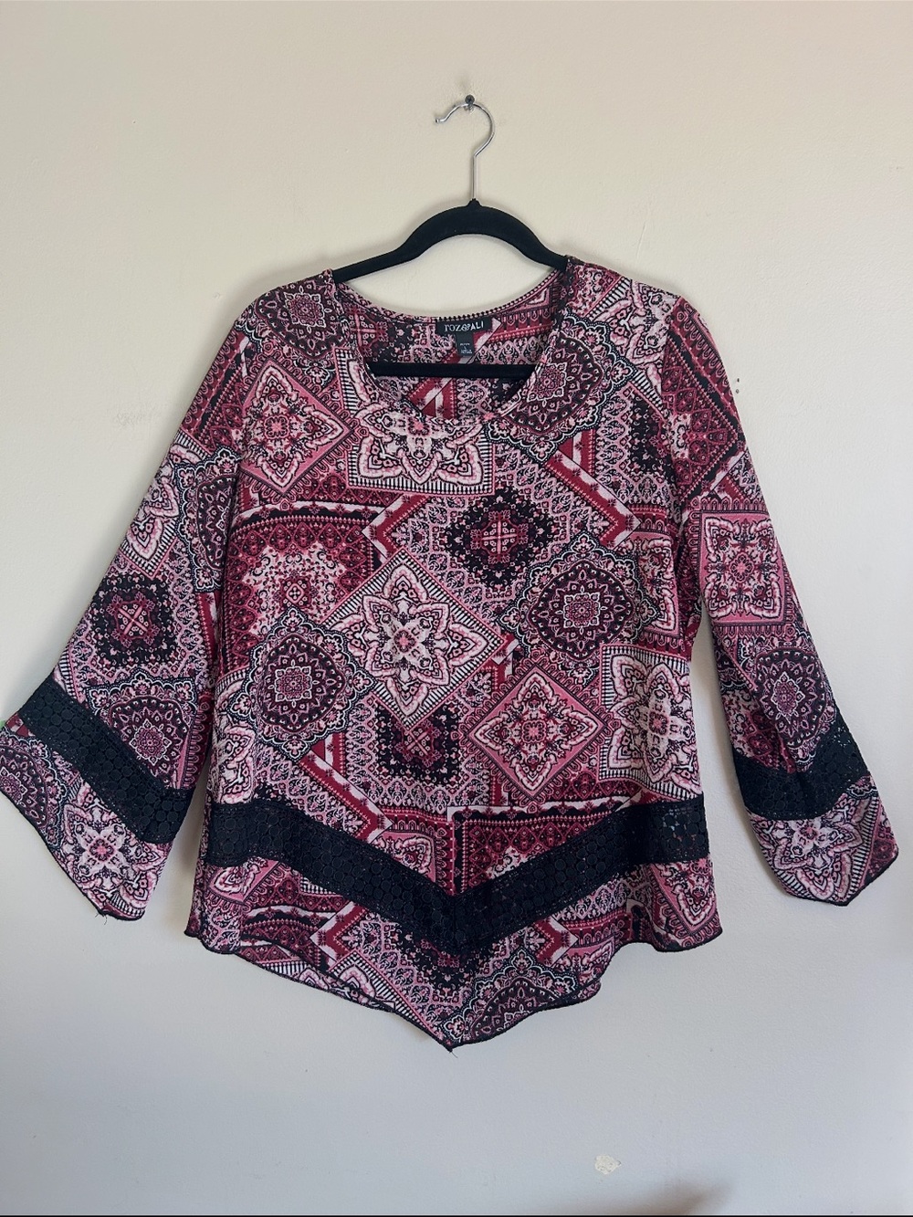 Roz & Ali Pink Paisley Bell Sleeve Blouse – L